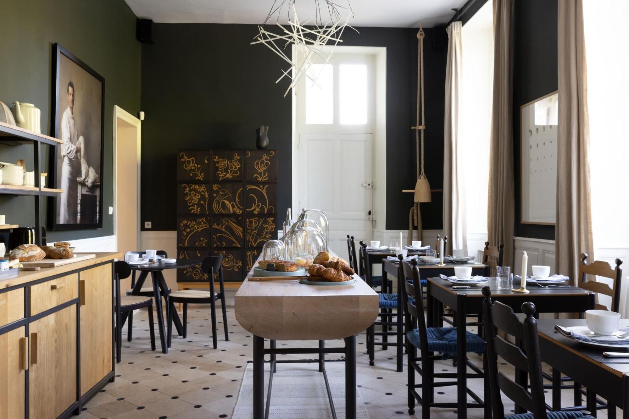 Chateau De La Resle - Design Hotels Montigny-la-Resle Exterior photo
