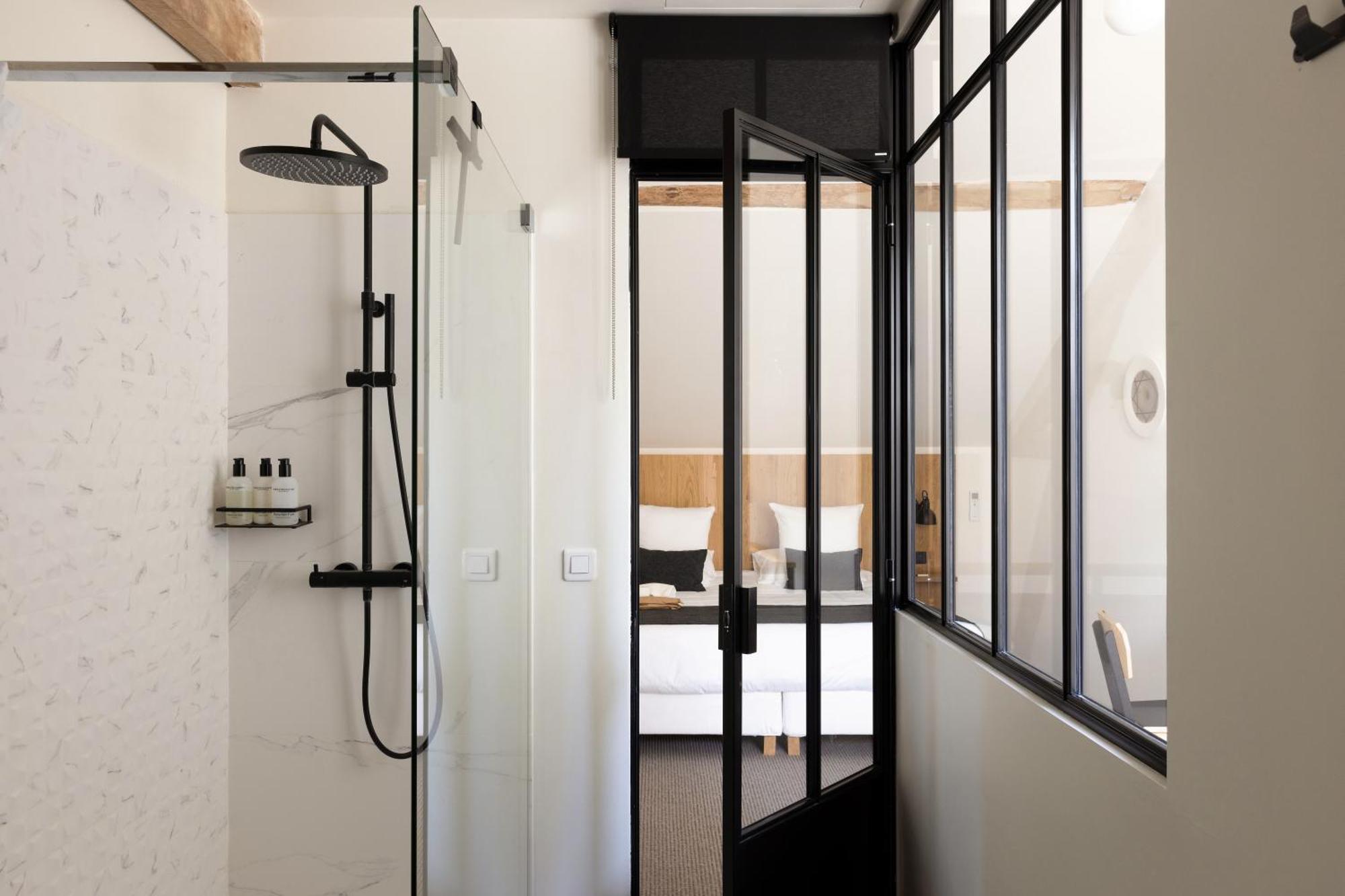 Chateau De La Resle - Design Hotels Montigny-la-Resle Room photo