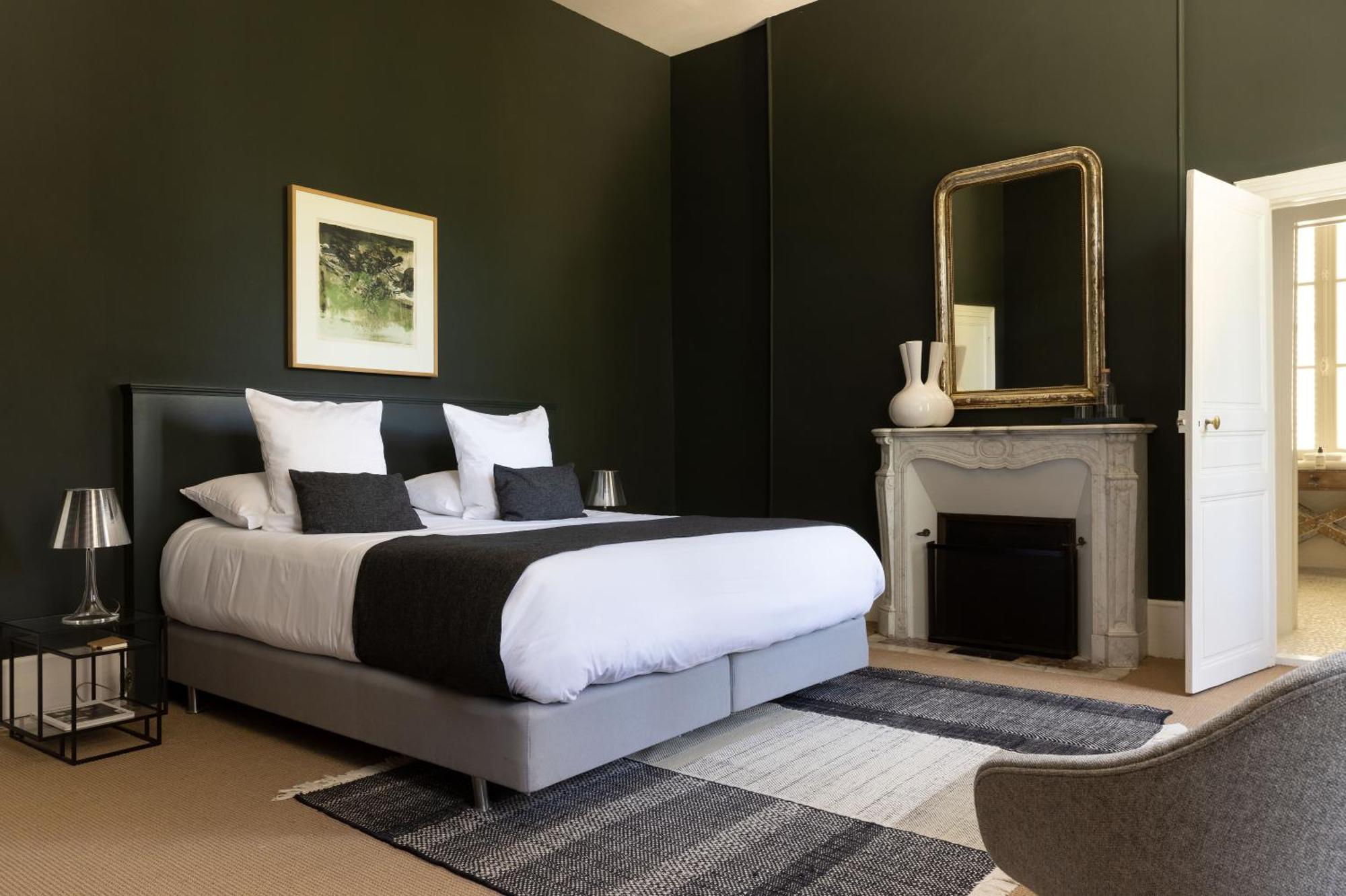 Chateau De La Resle - Design Hotels Montigny-la-Resle Room photo