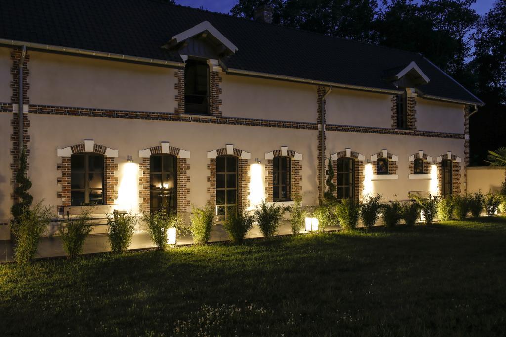 Chateau De La Resle - Design Hotels Montigny-la-Resle Exterior photo